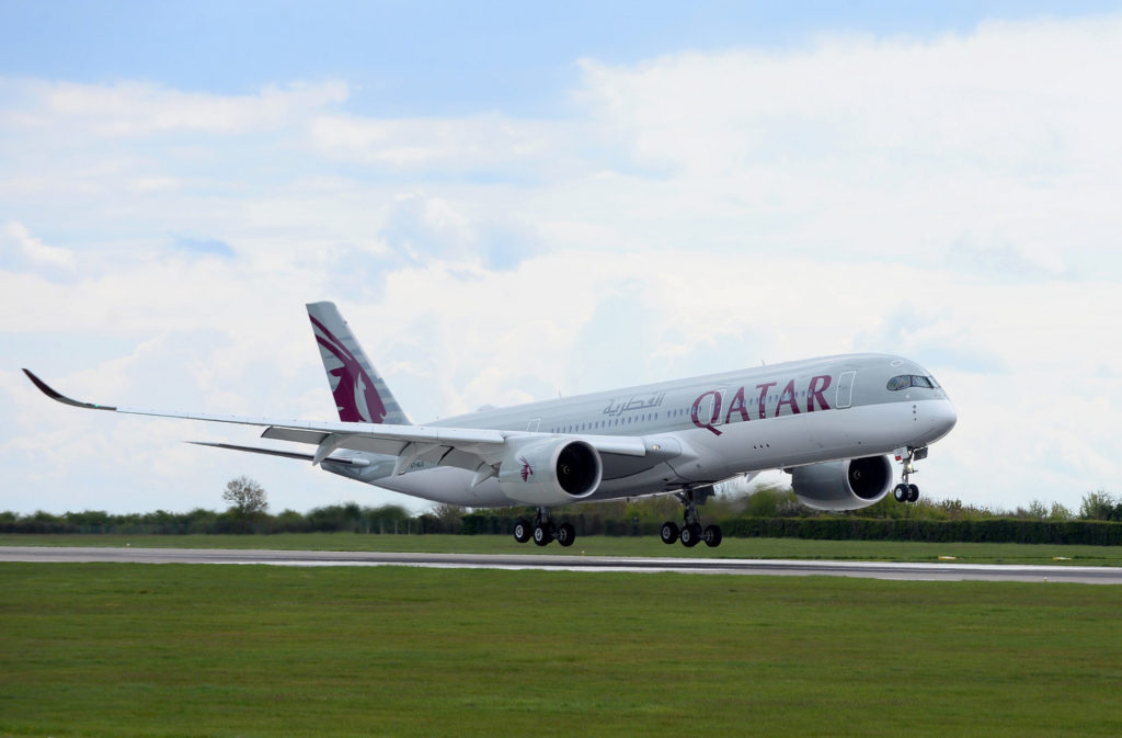 Qatar Airways A350-900 arrive à l'aéroport de Cardiff