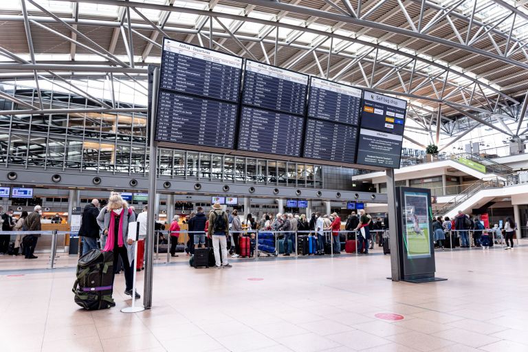 You are currently viewing aviation: Hamburg Airport: 330,000 passengers in the first week of vacation