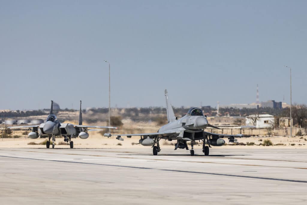 You are currently viewing Aérien: Les Typhoons de la RAF participent à un exercice multinational en Arabie Saoudite
